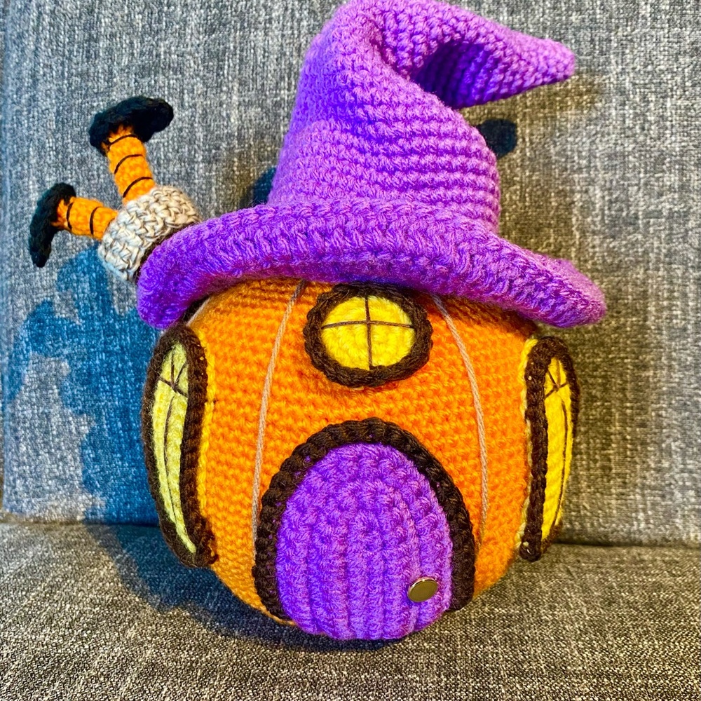 Halloween house crochet